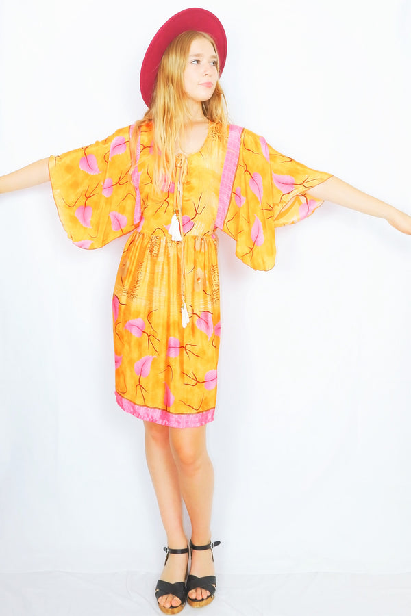 Angelica Mini Angel Sleeve Kaftan - Cantaloupe & Baby Pink Falling Leaves - Free Size S/M