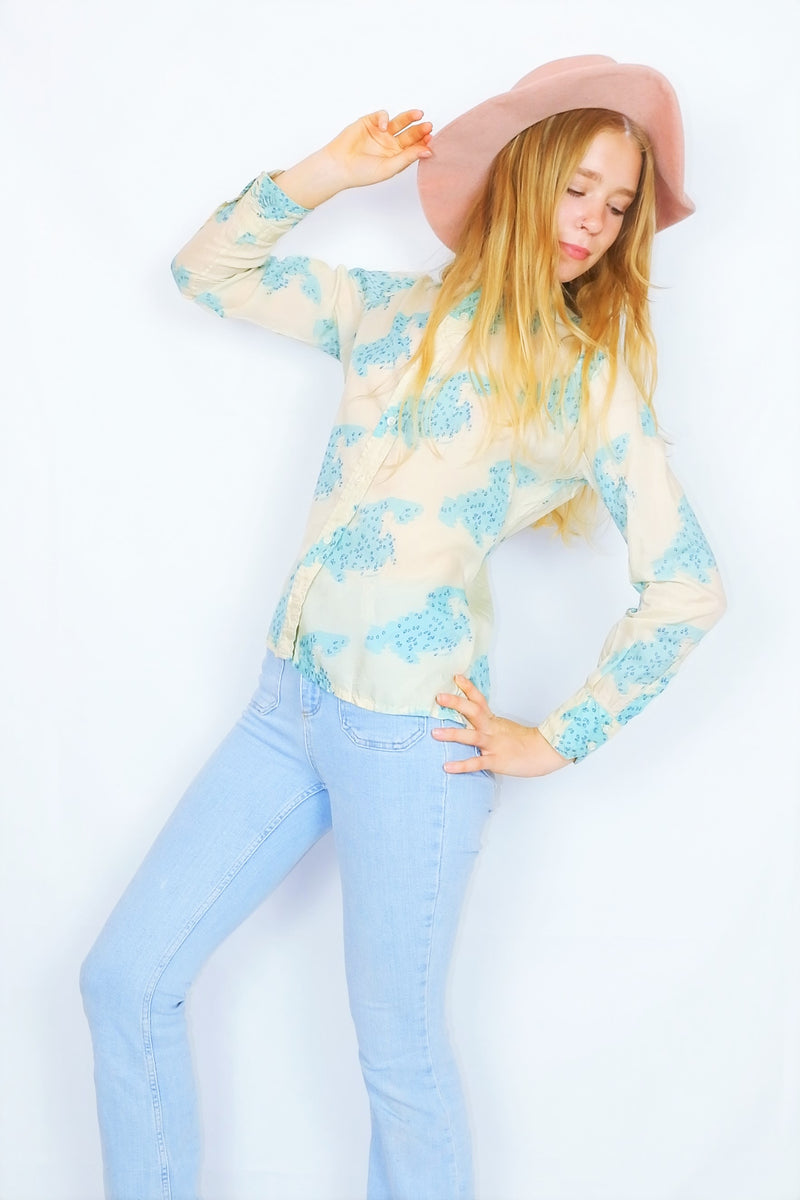 70's Vintage Shirt - Pale Pistachio with an Illustrated Lady Print - Size S/M