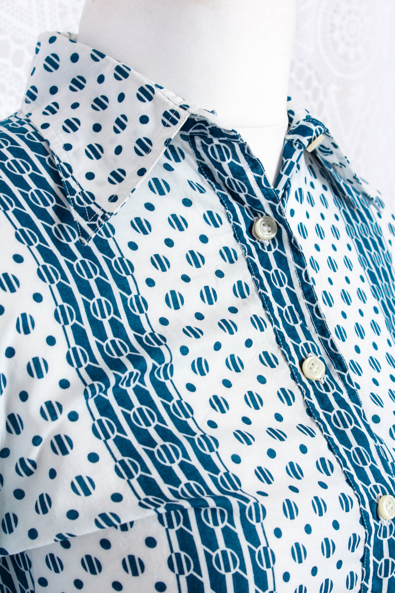 SALE Vintage Long Sleeve Shirt - Blue & White Graphic - Size S/M