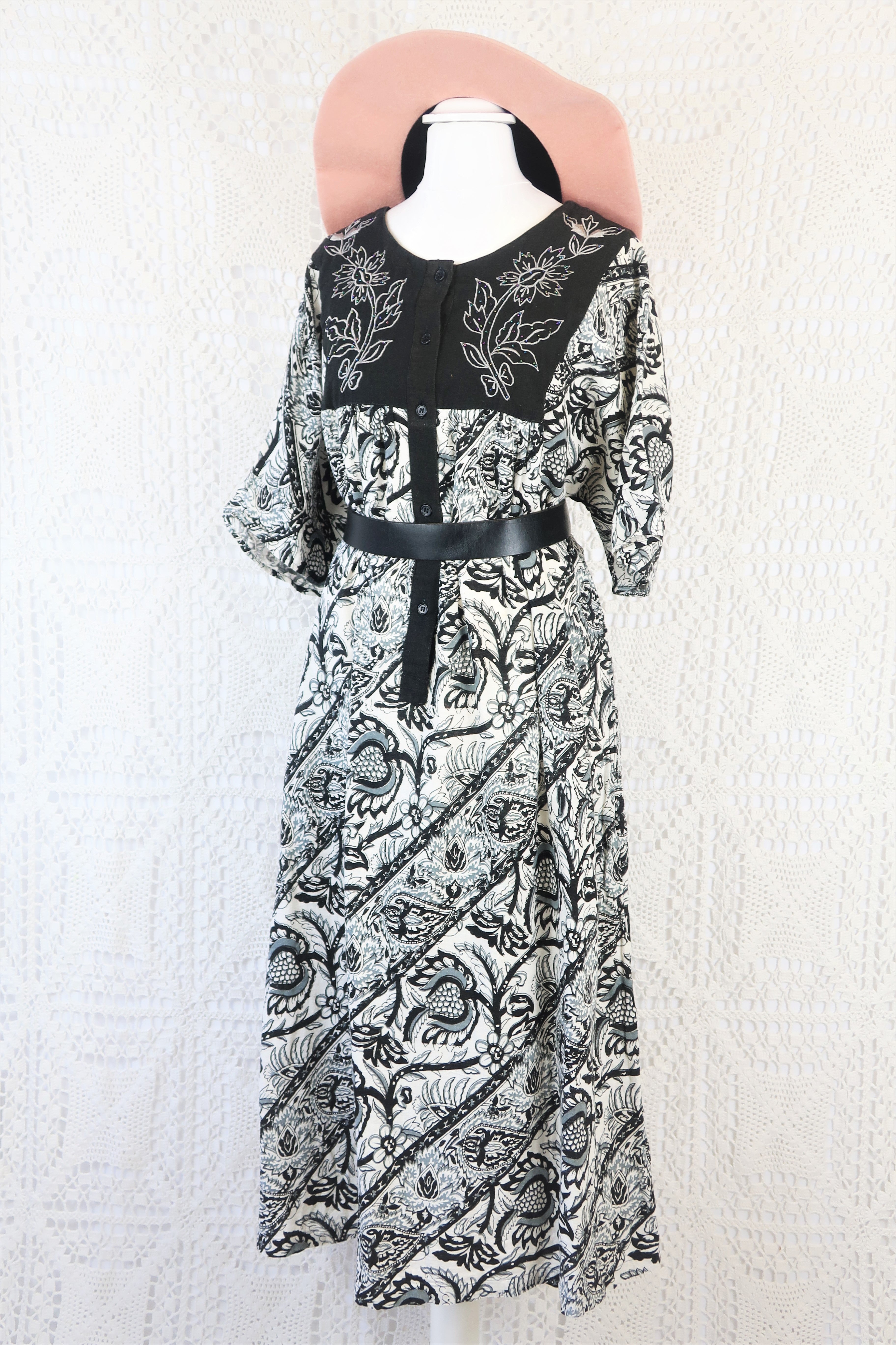 Vintage Indian Cotton Smock Dress - Black & White Embroidered Floral - Free Size S to XXL