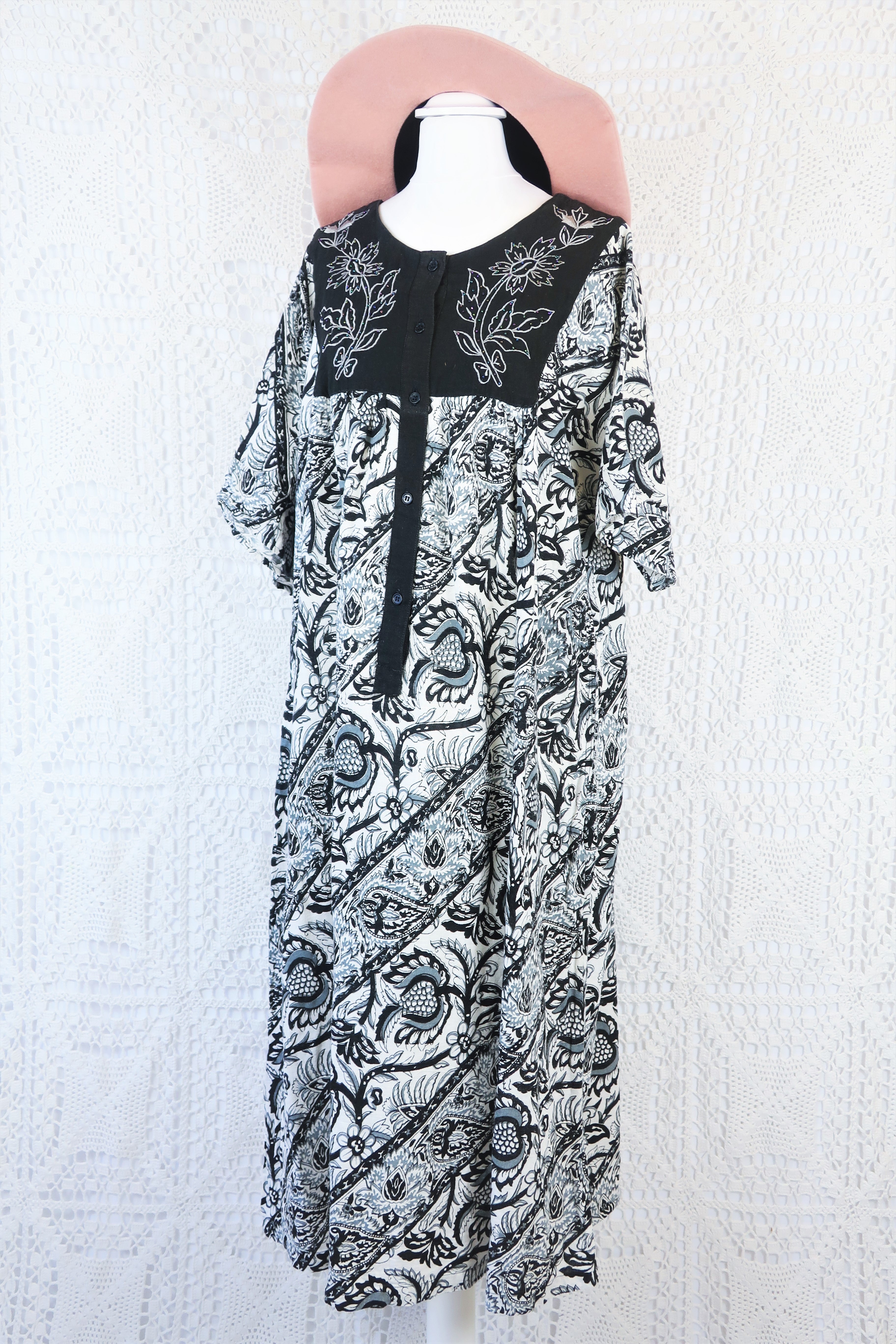 Vintage Indian Cotton Smock Dress - Black & White Embroidered Floral - Free Size S to XXL