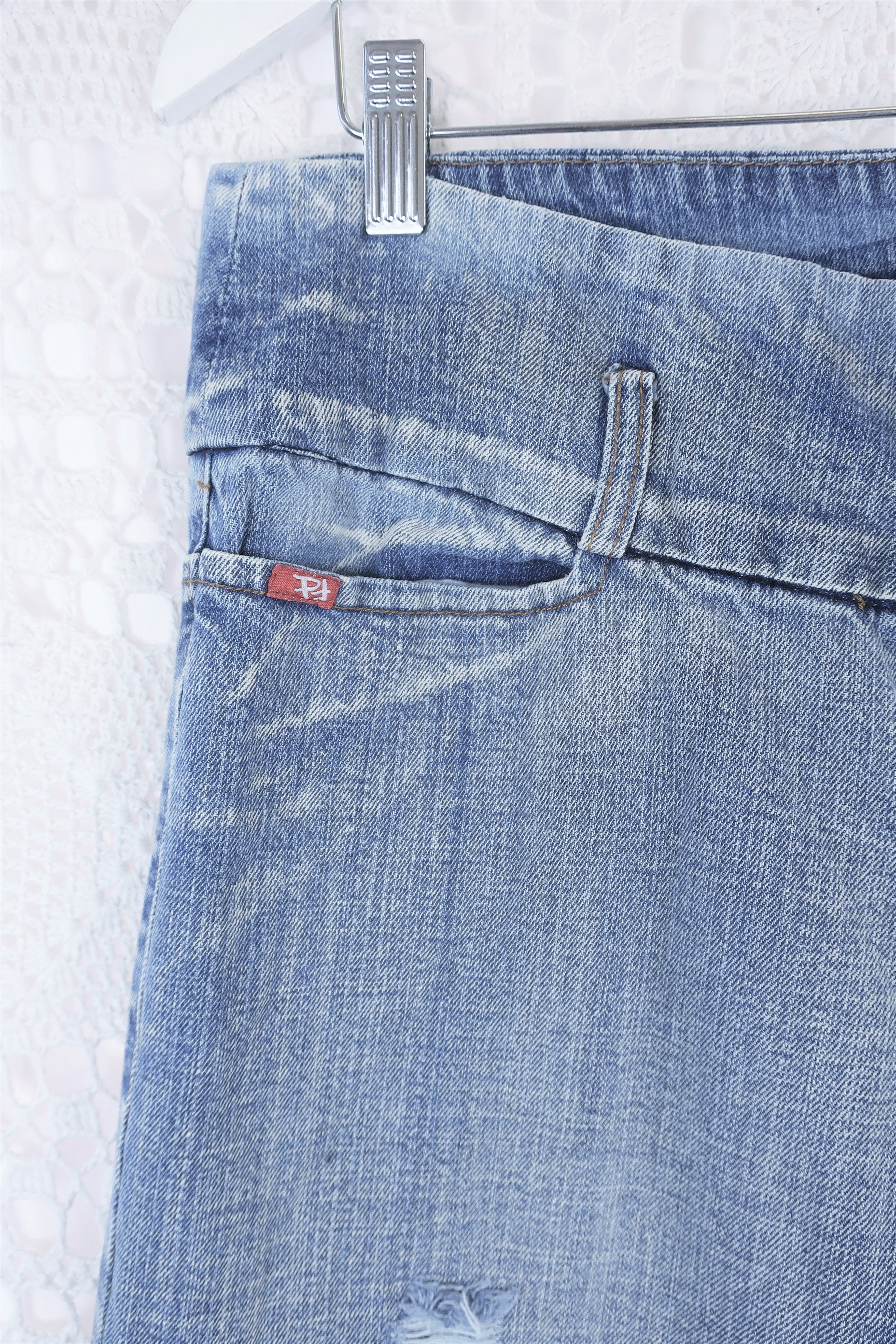 Vintage Straight Leg Jeans - Creased Blue with an Exaggerated Waist - Size M/L