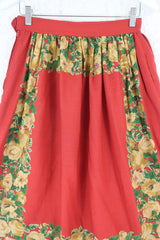 70's Vintage - Cottage Pocketed Skirt - Red & Green Roses - Size S