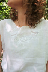70's Vintage - White Embroidered Scallop Top - Size S/M