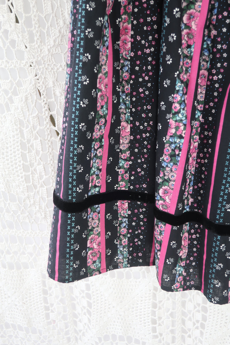70's Vintage Skirt - Charcoal, Bright Pink & Sky Blue Floral - S