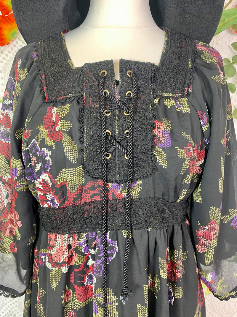 SALE Vintage Black Floral Dress With Lace - Size S