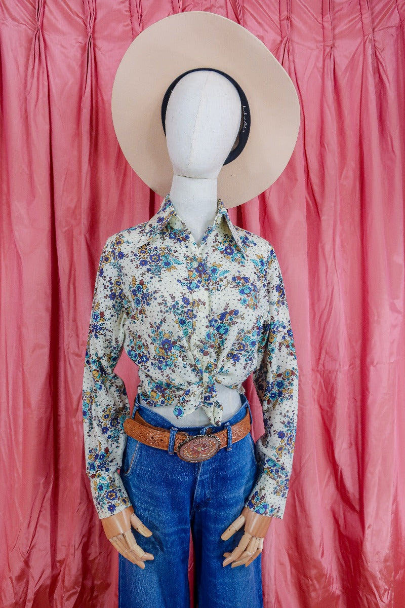Vintage Shirt - Salt White & Turquoise Retro Wildflower - Size S/M by all about audrey